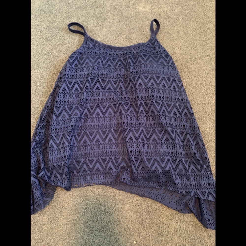 Navy blue lace overlayTankini top.Very flattering